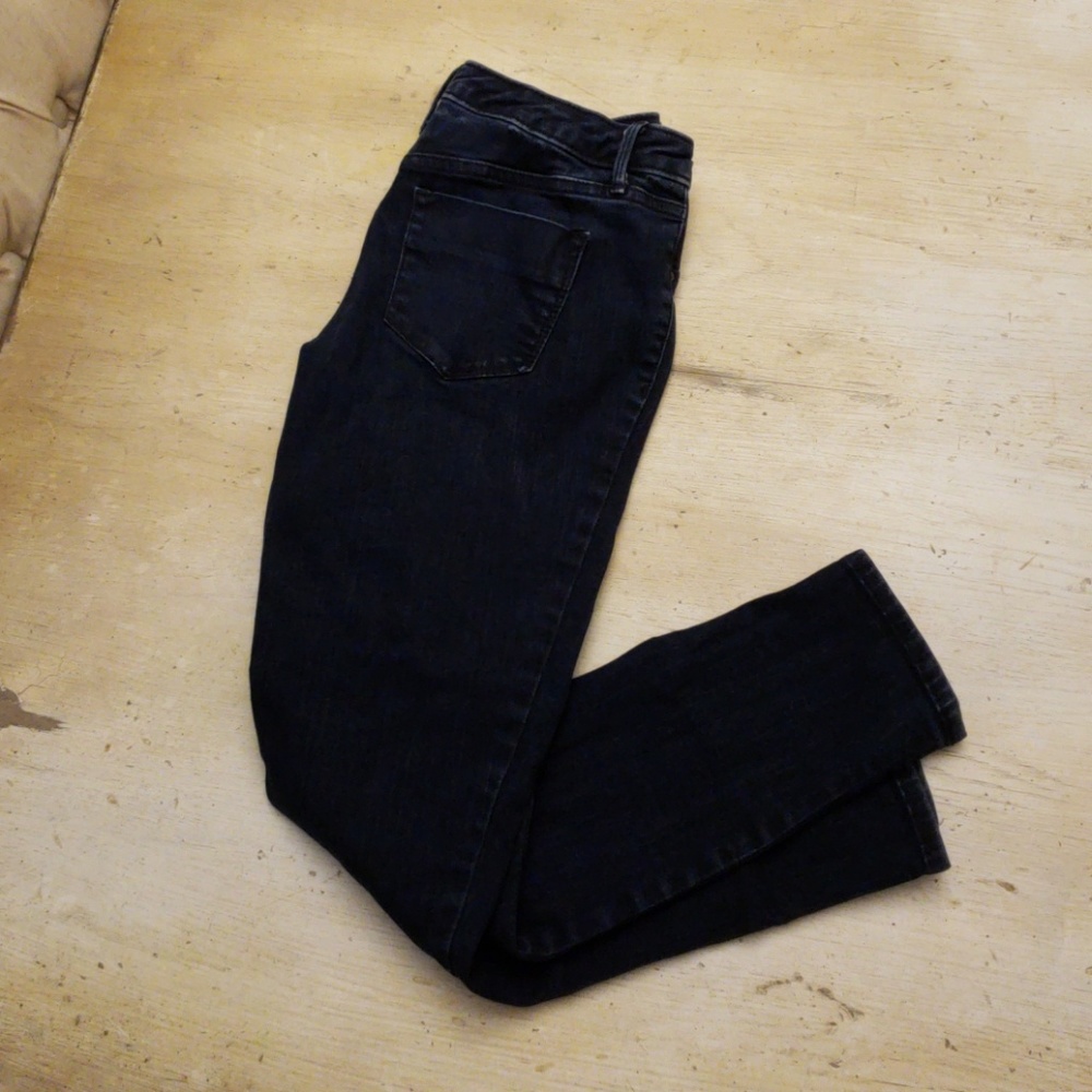 Mid-Rise Jegging Crop